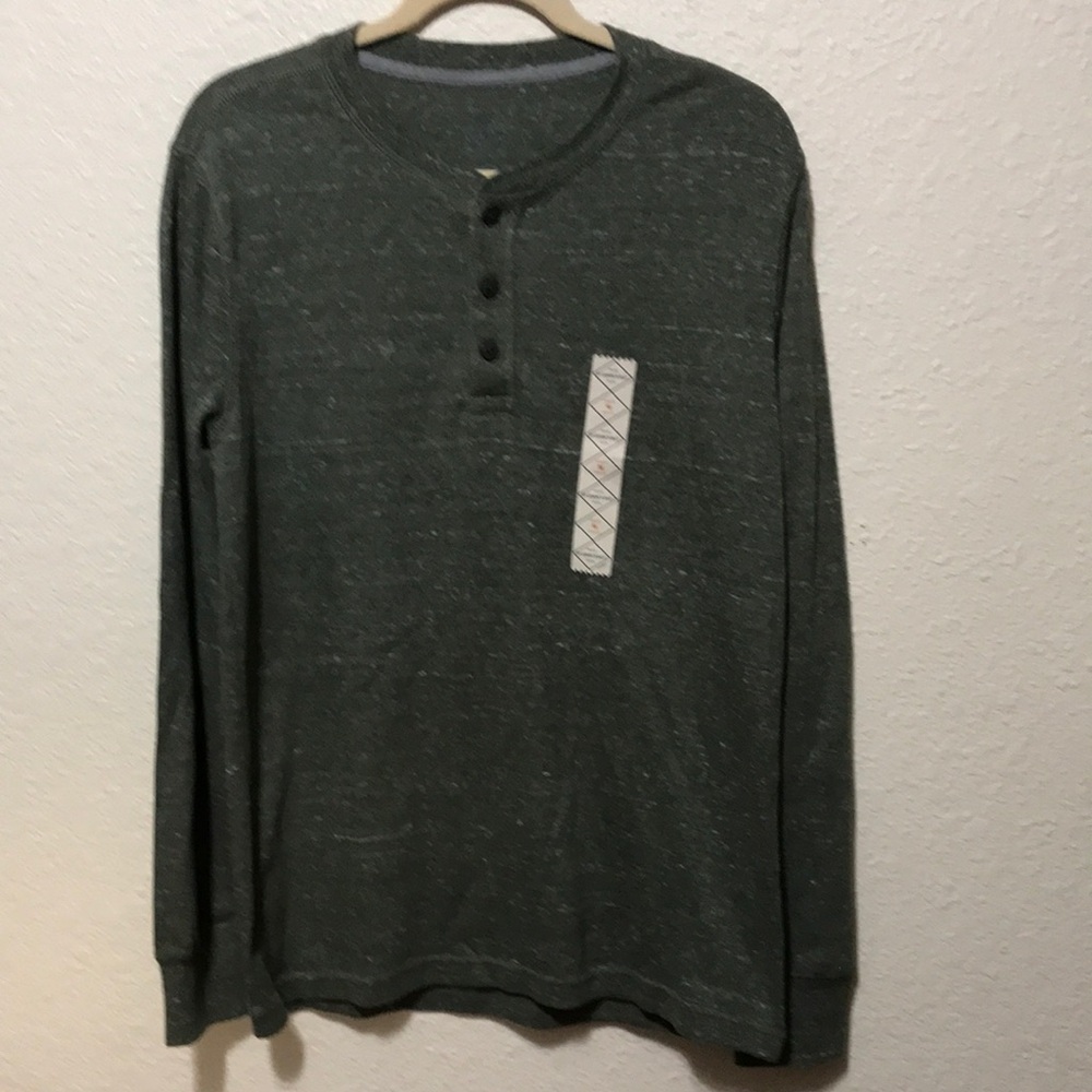 St John's Bay Men's Olive Snow Heather Henley Shirt. NWT. Size M.